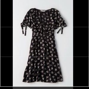 American Eagle floral lbd with keyhole